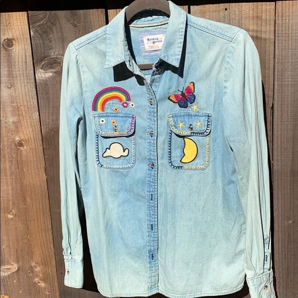 🌈🌙🦋 Holding Horses Button Up NBW - Picture 3 of 4